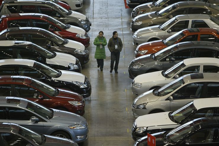 В Россию массово везут автомобили из США, несмотря на санкции