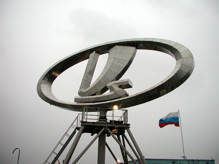 АВТОВАЗ в осаде: поставщики добивают российского автопроизводителя