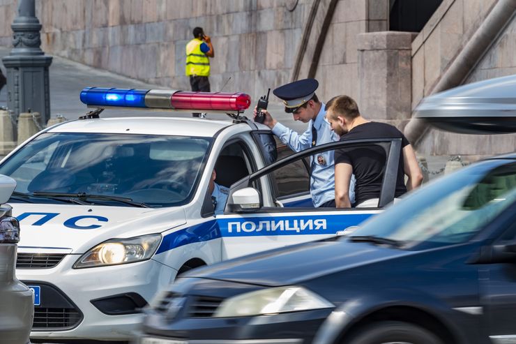 Зачем патрули ГИБДД ездят с &laquo;мигалкой&raquo;, но без сирены