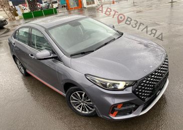 Дилеры показали салон нового бюджетного седана Omoda S5 в России